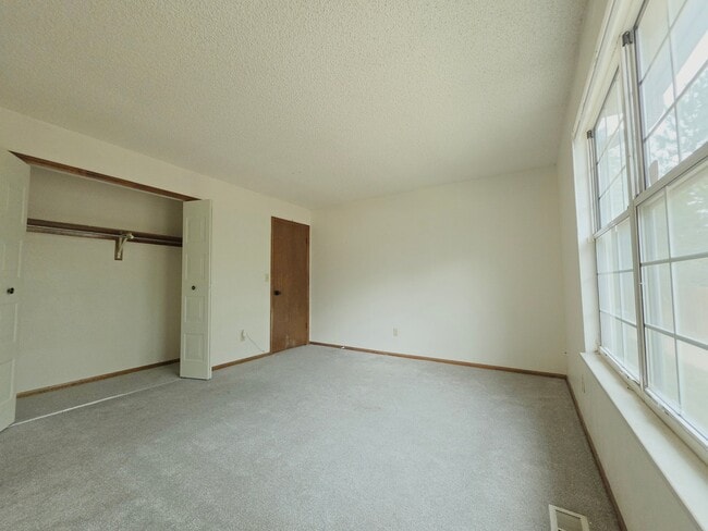 Building Photo - 14333 E Warren Pl