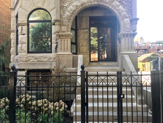Building Photo - 621 W Wellington Ave