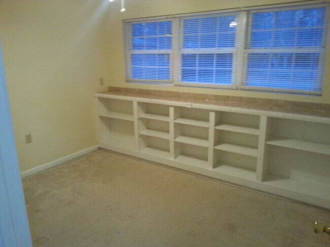Building Photo - 1632 Janke Rd