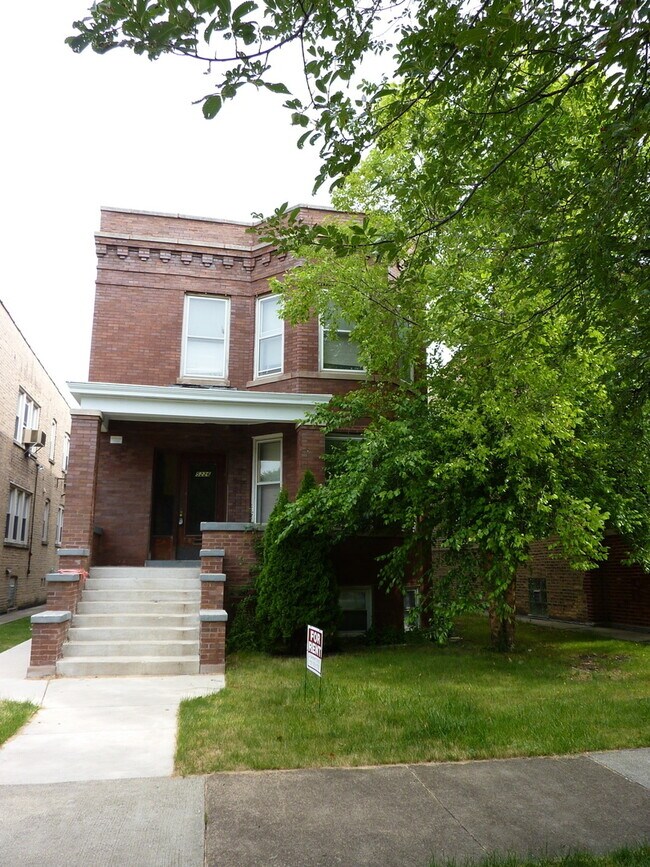 Building Photo - 5226 W Hutchinson St