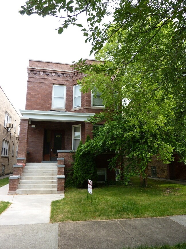 Building Photo - 5226 W Hutchinson St