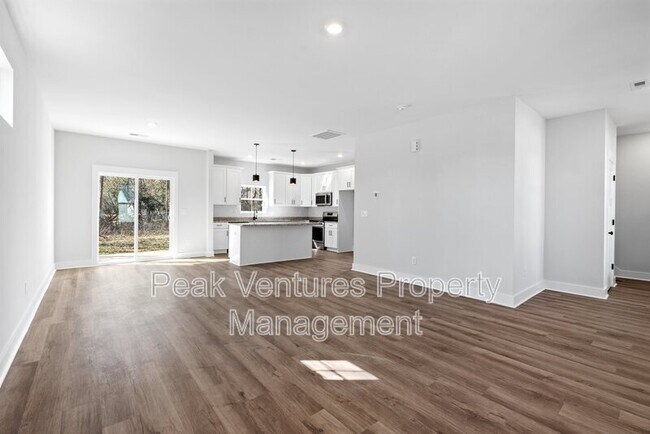 Building Photo - 117 Norbert Ln