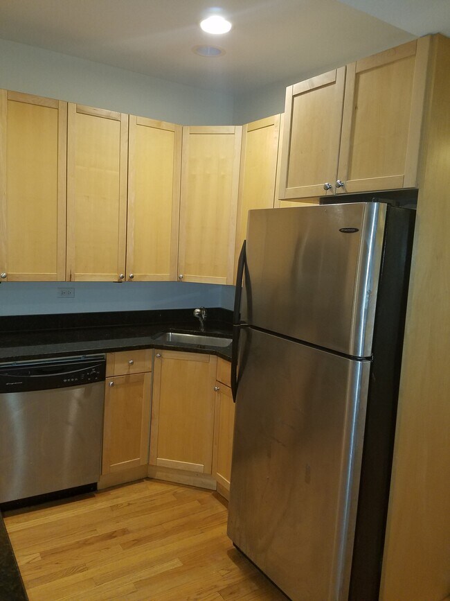 Foto del edificio - 7637 N Greenview Ave