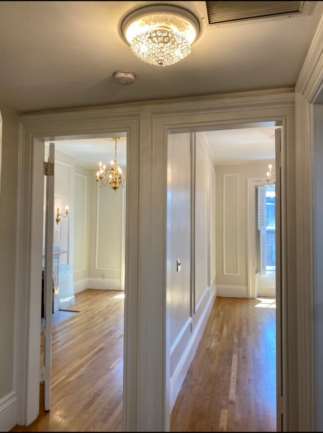 Building Photo - 127 Beacon St