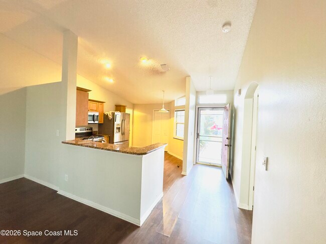 Building Photo - 858 Villa Dr