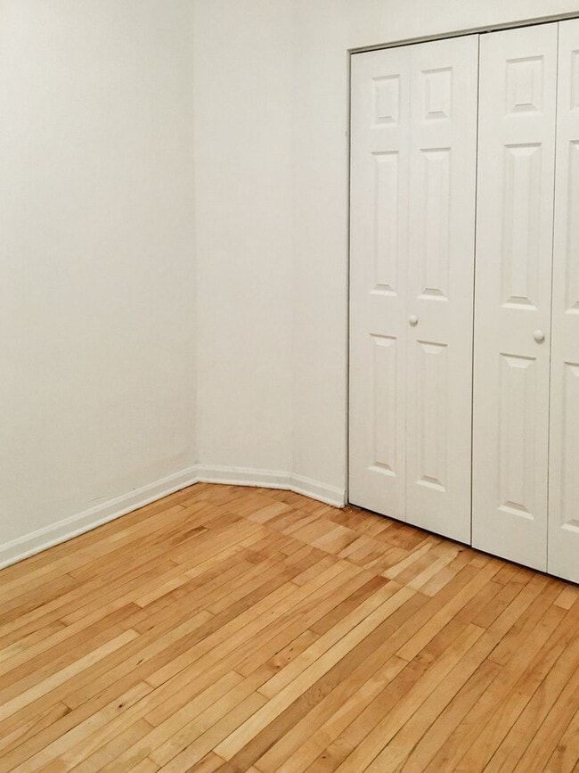 Building Photo - 1954 W Winona St