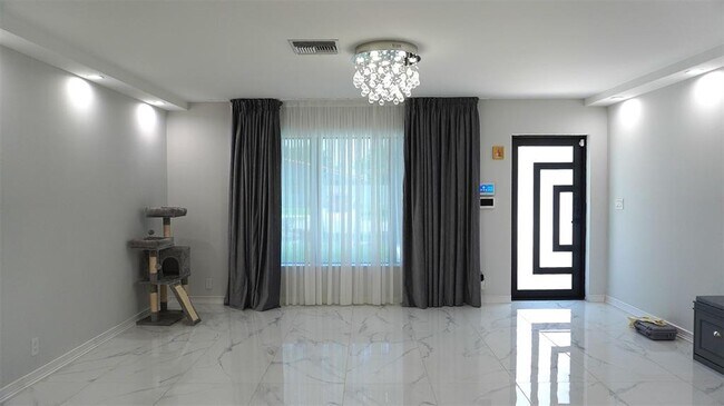 Foto del edificio - 907 NE 3rd St