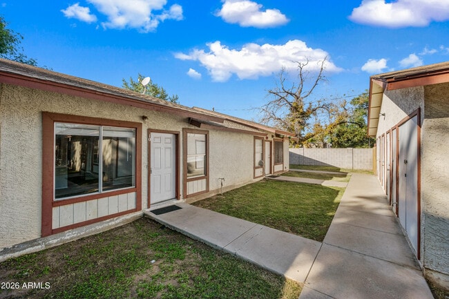 Foto del edificio - 520 W Clark St