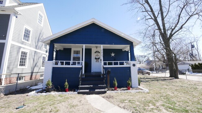 Building Photo - 202 Curry Ave
