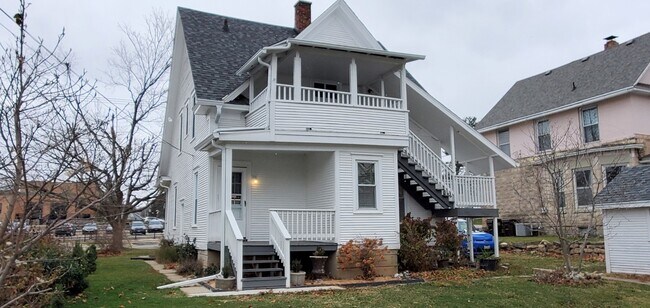 Building Photo - 303 S 5th St