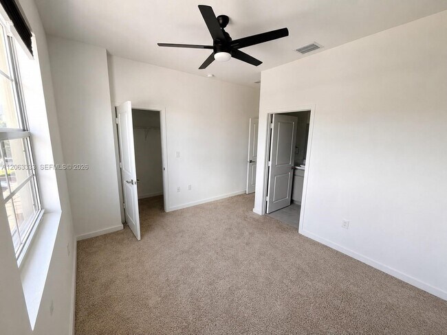 Foto del edificio - 460 NE 4th Ln