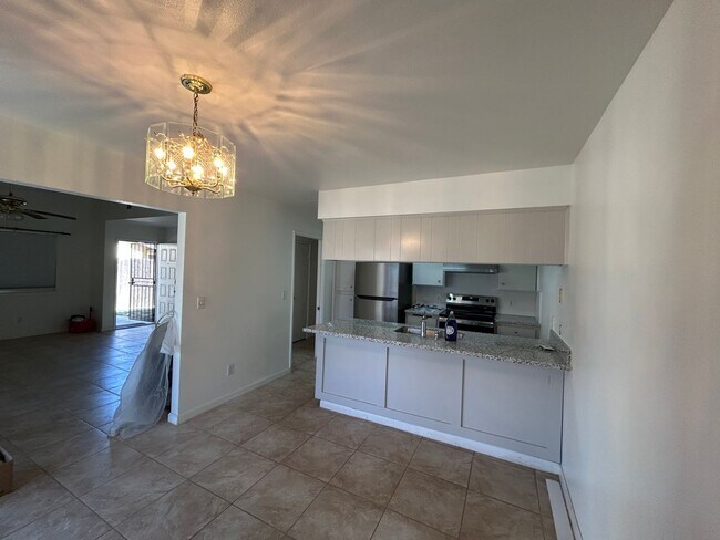 Foto del edificio - Great 3 bedroom 2 bath in Visalia ready fo...