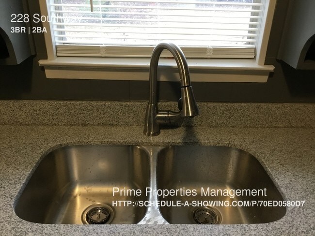 Building Photo - 228 Southway Dr