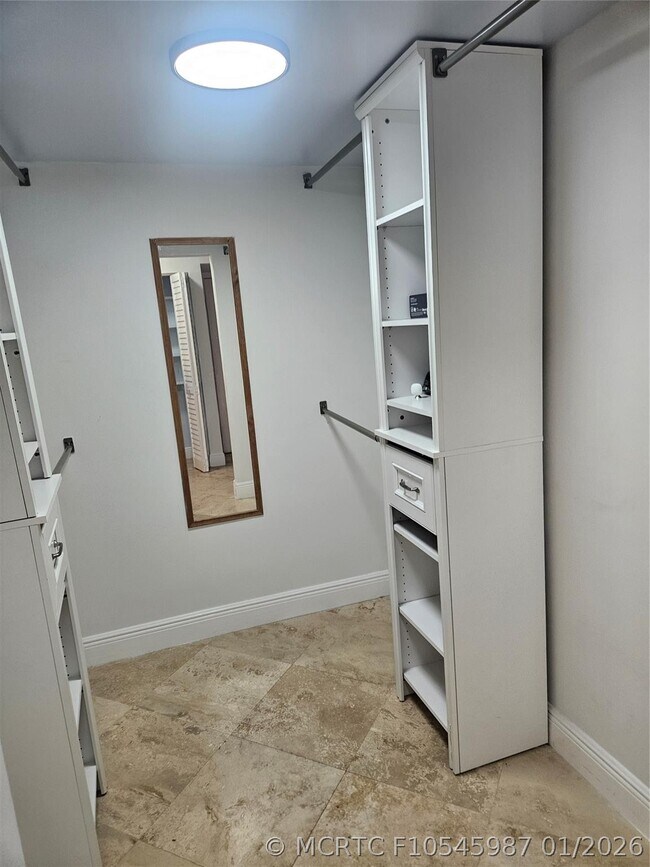 Foto del edificio - 1555 N Treasure Dr