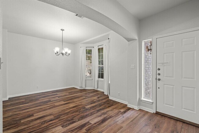 Foto del edificio - 5639 Taylorcrest Dr