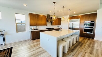 Building Photo - 9836 Starlight Ridge Ave