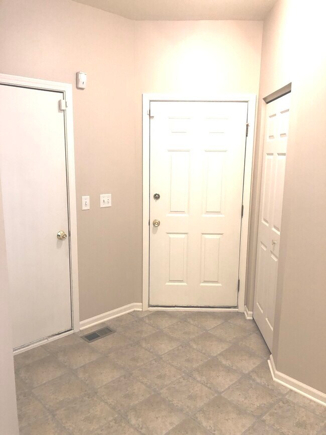 Building Photo - 551 N Fox Trail