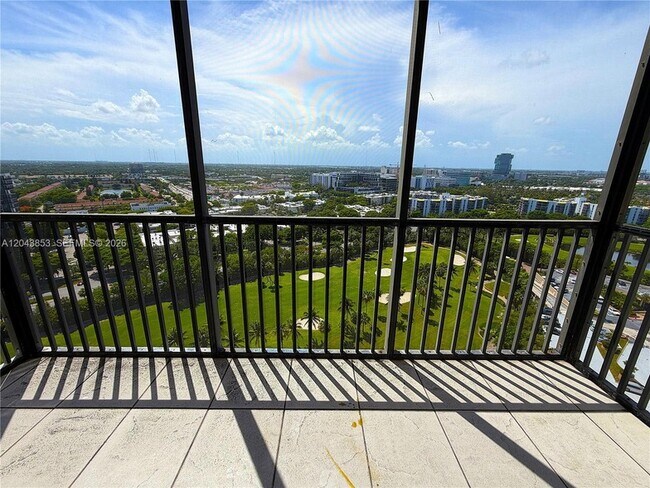 Foto del edificio - 20335 W Country Club Dr