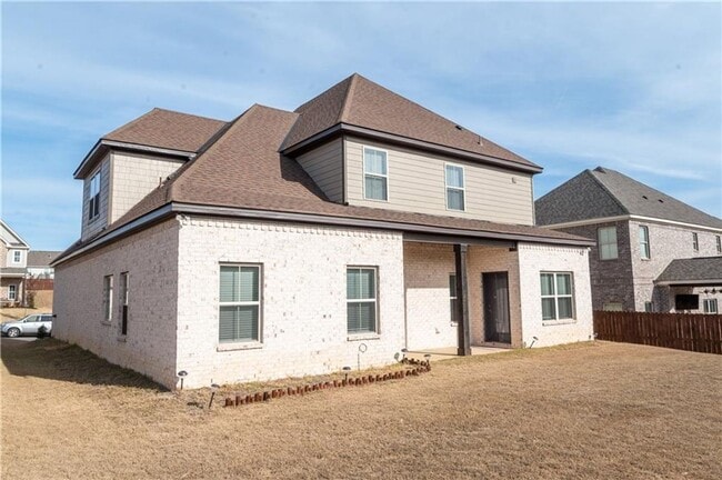 Building Photo - Spacious & Stylish 4BD Home with Loft in C...