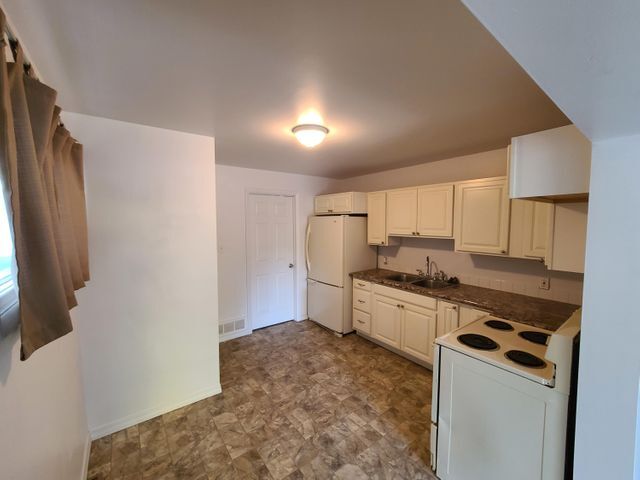 kitchen - 2219 7th Ave N