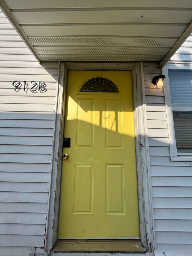 Building Photo - 912 Cameron St