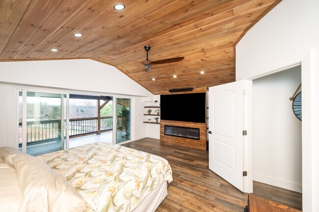 Foto del edificio - Greer- STUNNING BARNDOMINIUM New 3 BR/2BA ...