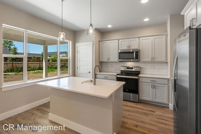 Foto del edificio - 4 br, 3 bath House - 341 Meriwether Ave.