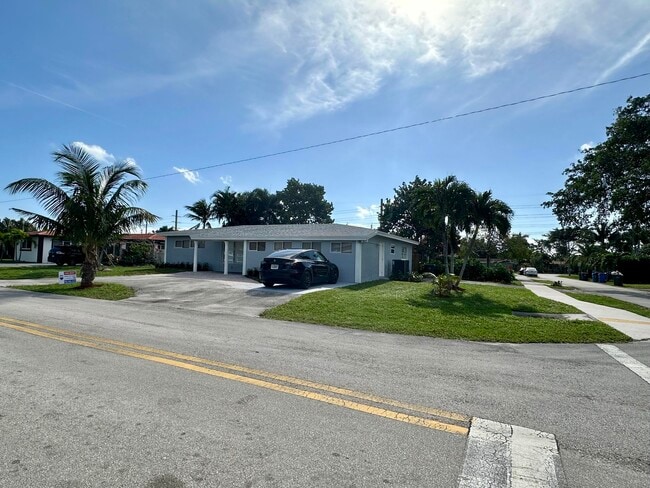 Building Photo - 650 NW 39th St