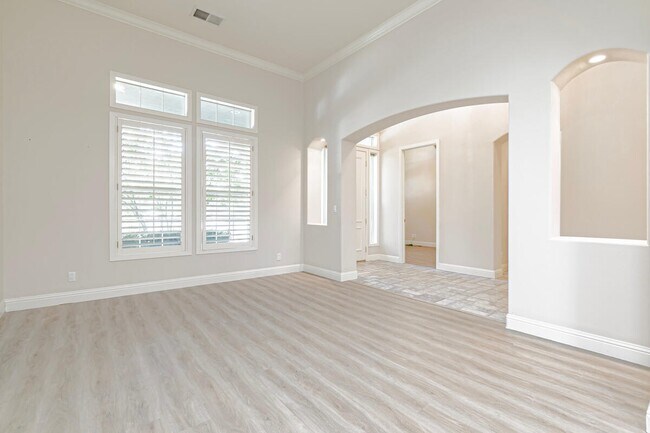 Building Photo - 3411 La Playa Dr