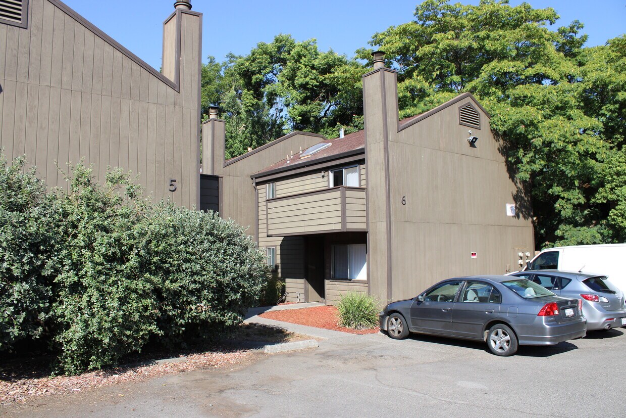 Building 6 - 6 Klondike Ct
