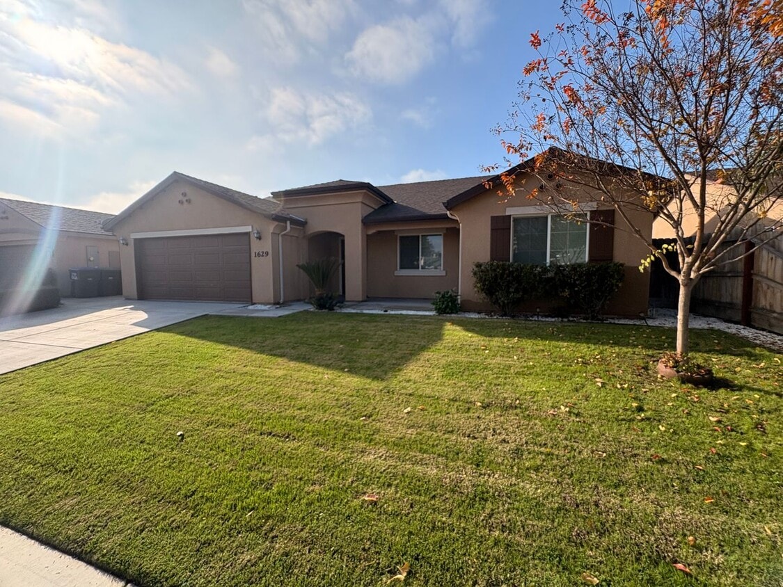 Building Photo - Beautiful Home for rent in Visalia, Ca