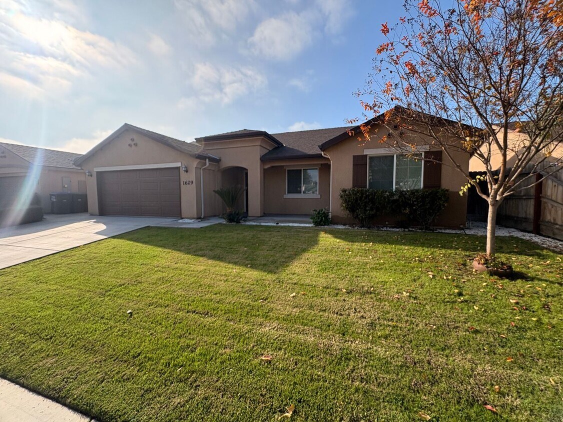 Foto del edificio - Beautiful Home for rent in Visalia, Ca