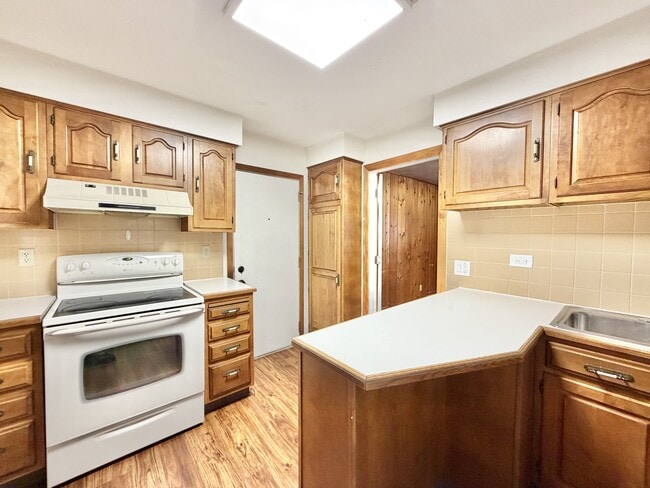 Foto del edificio - 2041 Gorton St