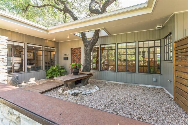 Building Photo - 2302 Rundell Pl