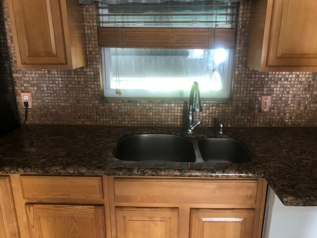 Building Photo - 9411 Ledgestone Ln