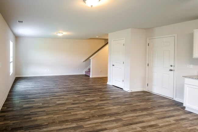 Building Photo - 866 Nursery Rdg Dr