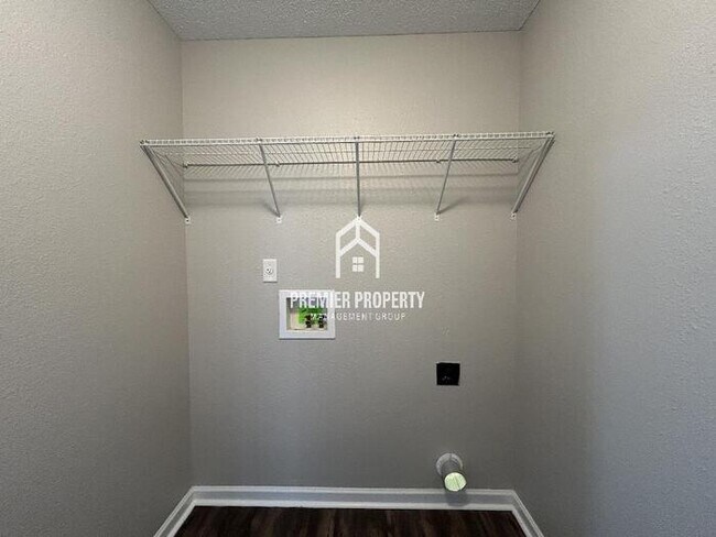 Foto del edificio - 4524 Sweet Whisper Ln