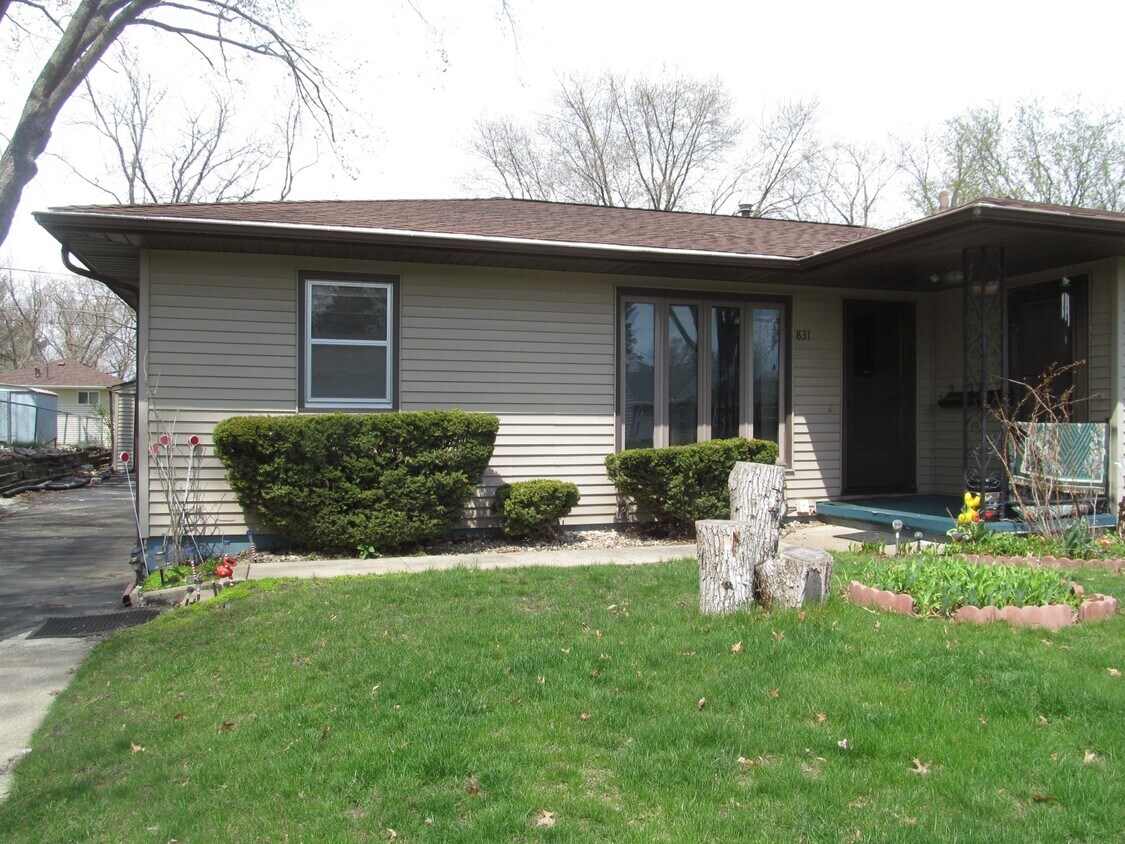831 Wisner Dr, Waterloo, IA 50702 House Rental in Waterloo, IA