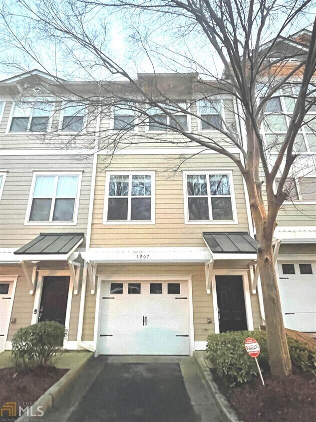 Foto principal - 1907 Sterling Oaks Cir NE