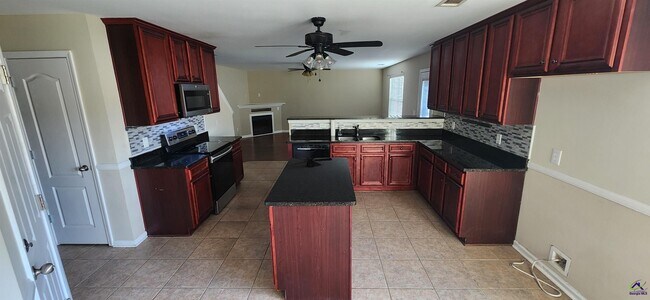 Foto del edificio - 707 Broderick Cir