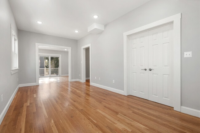 Living Room - unfurnished - 58 Otis St