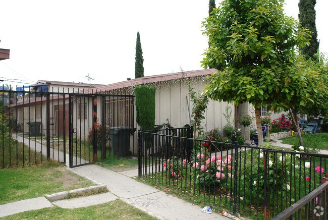 Building Photo - 1334 N Parkside Ave