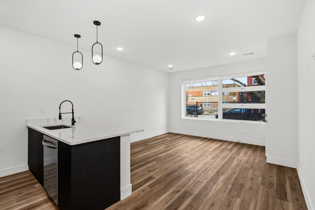 Building Photo - 6440 S Evans Ave