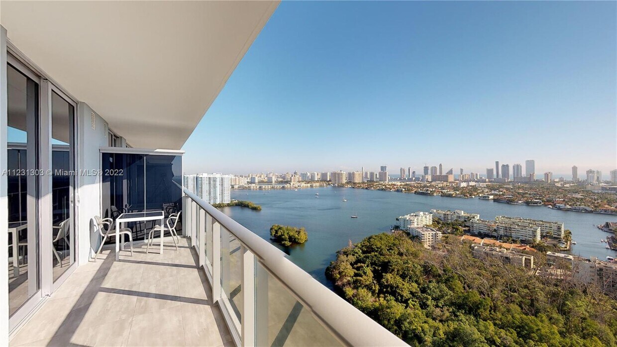 Primary Photo - 16385 Biscayne Blvd