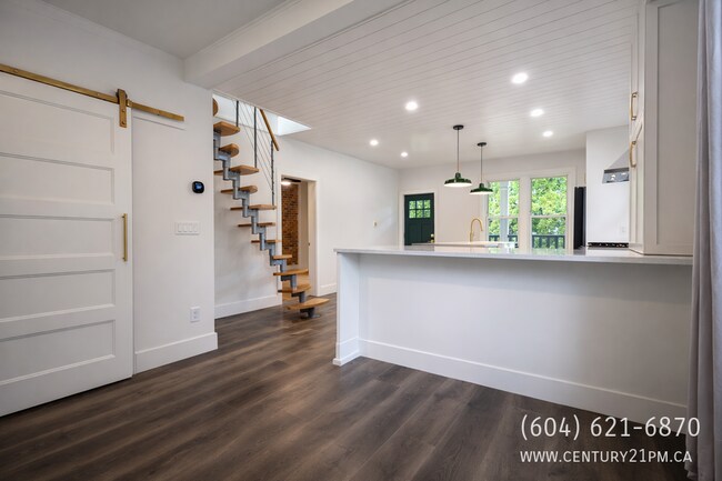 Photo du bâtiment - 34758 Clayburn Rd