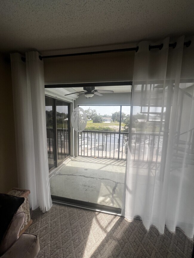 Foto del edificio - 1754 Cape Coral Pkwy E