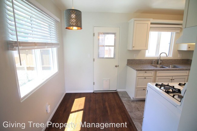 Foto del edificio - 1 br, 1 bath House - 3225 42nd St