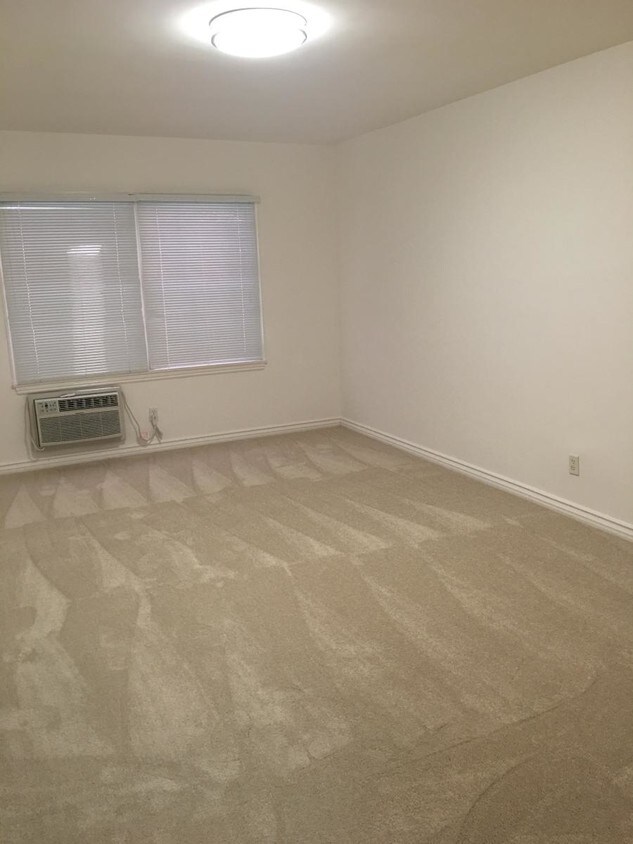 Foto principal - 615 S Cochran Ave