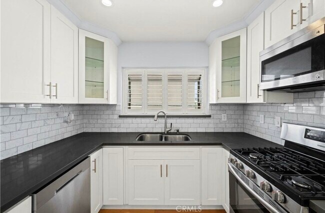 Building Photo - 7506 Romaine St