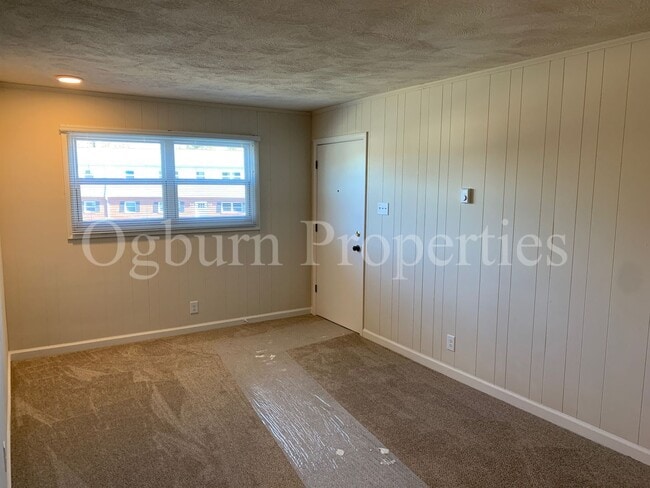 Building Photo - 219 Mayberry Ave